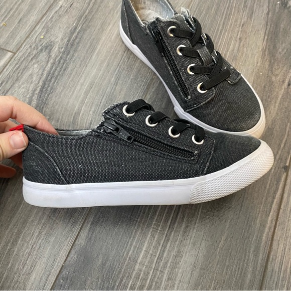 🌈 Cat & Jack boys shoes size 13 - Picture 3 of 5